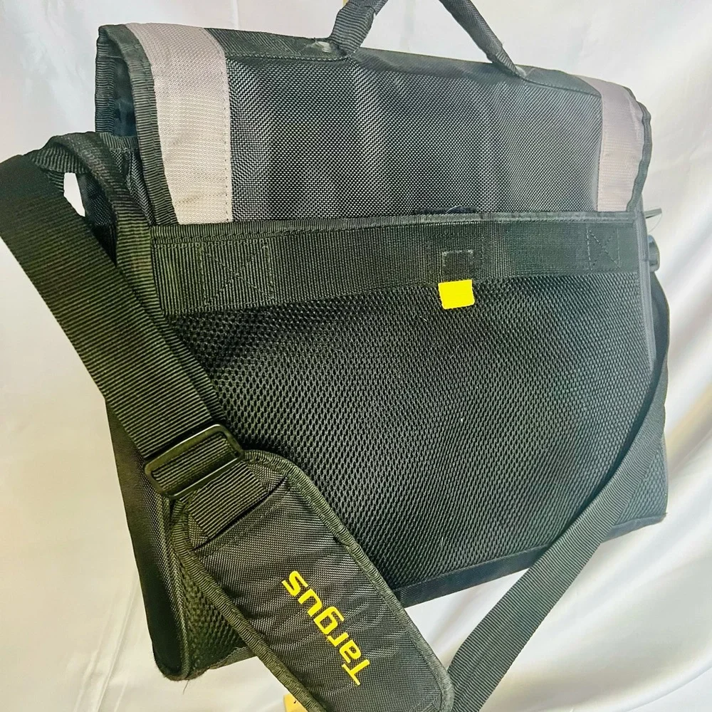 Targus City Gerald Black and Gray Men's Messenger Bag
